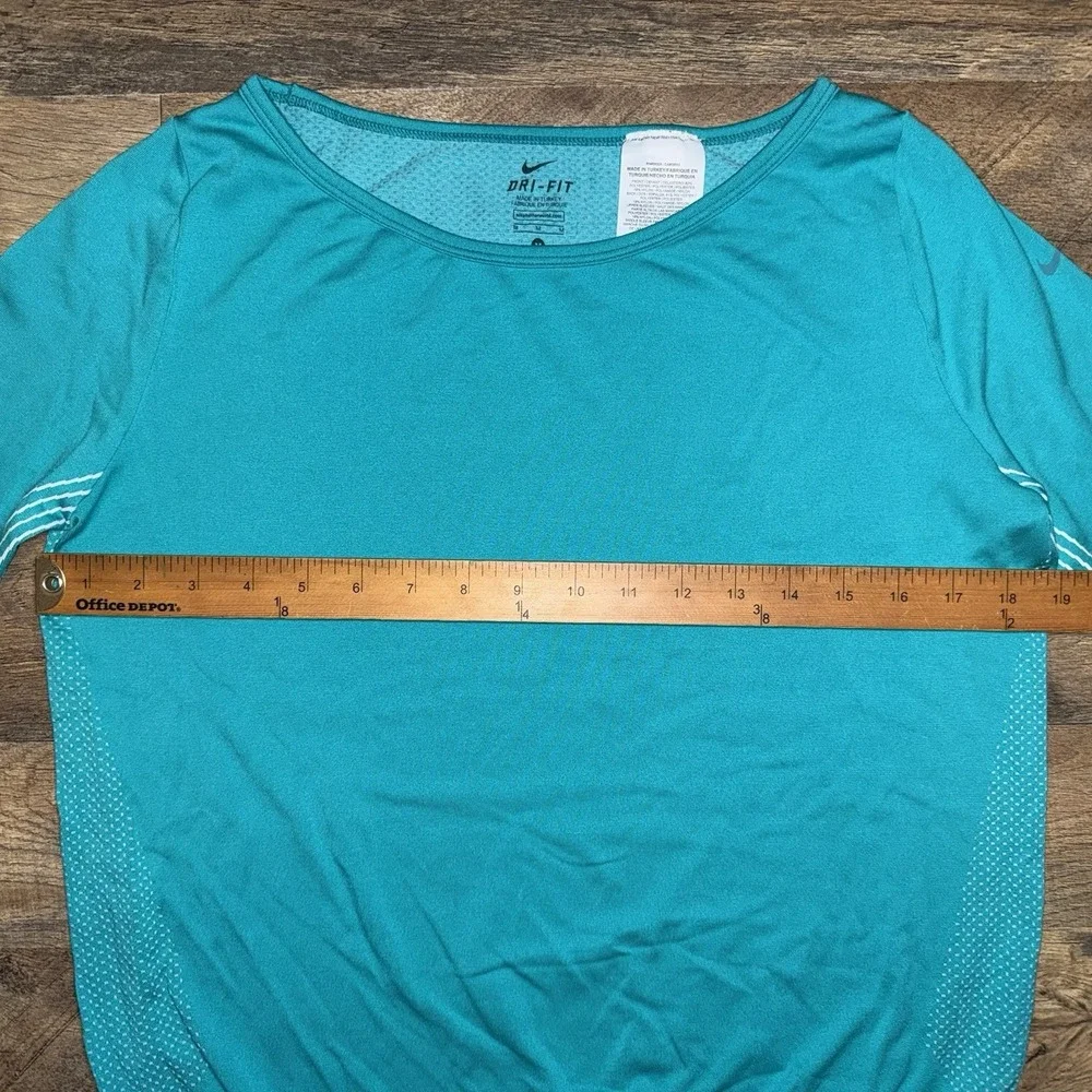 Nike Women's Size M Teal Dri-Fit Epic Crew Knit Training Shirt